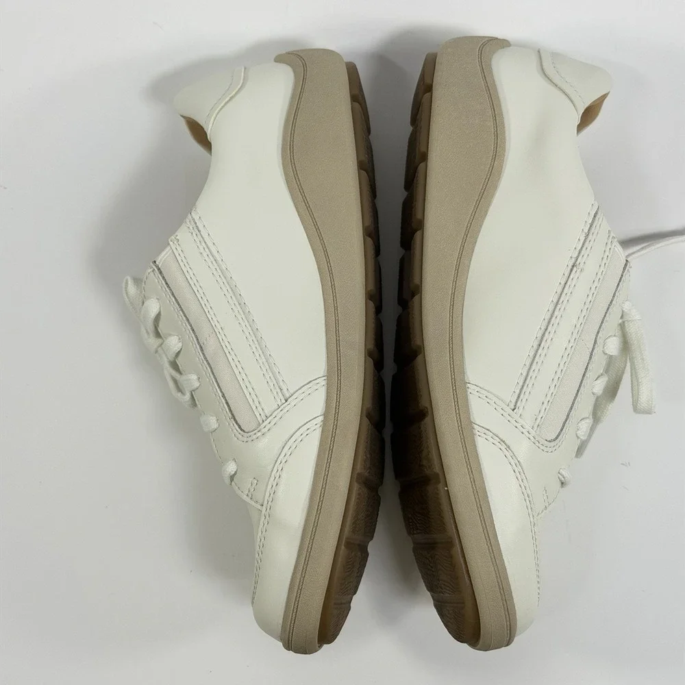 Clarks Size-8.5M Women's Bryianne Bayla Round Toe Off White Leather Sneakers